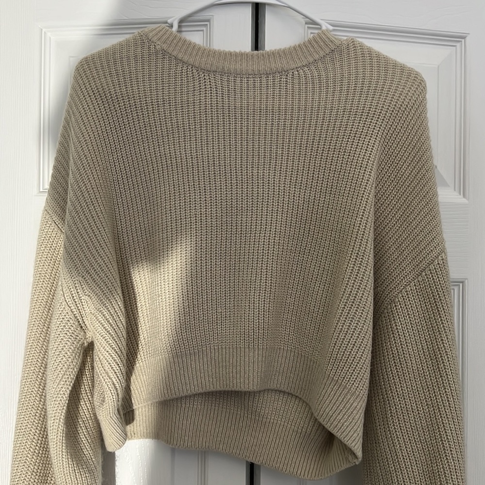 Tan H&M cropped sweater. Size M